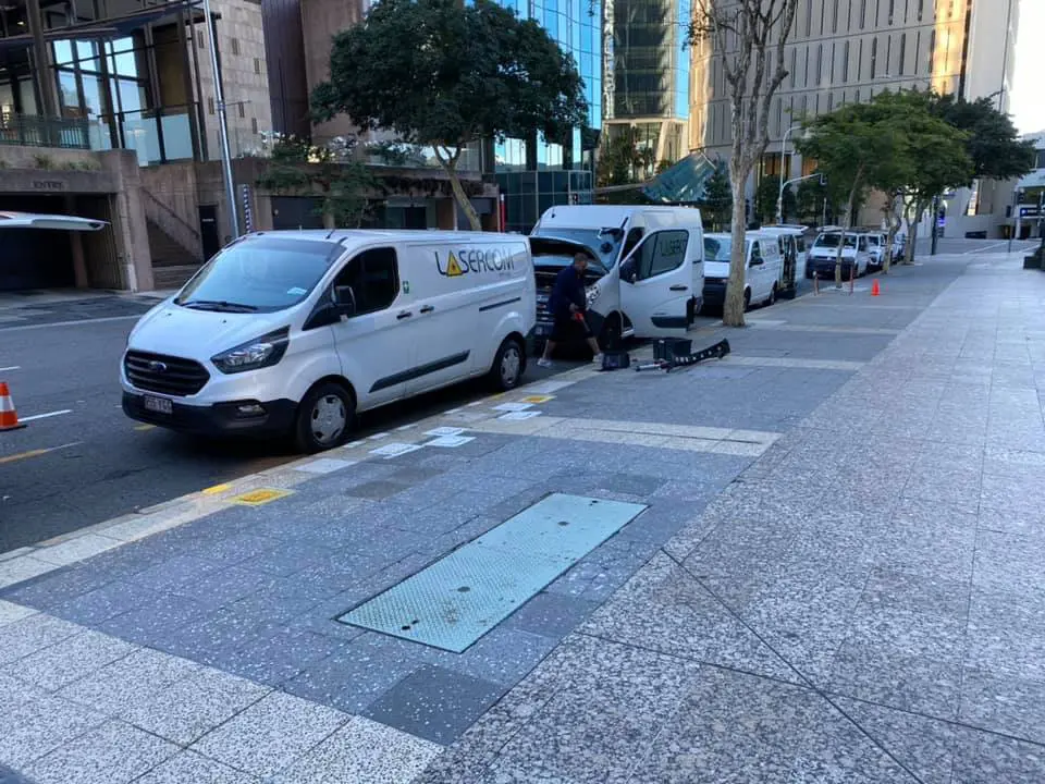 Mobile windscreen job on a van in the Brisbane CBD