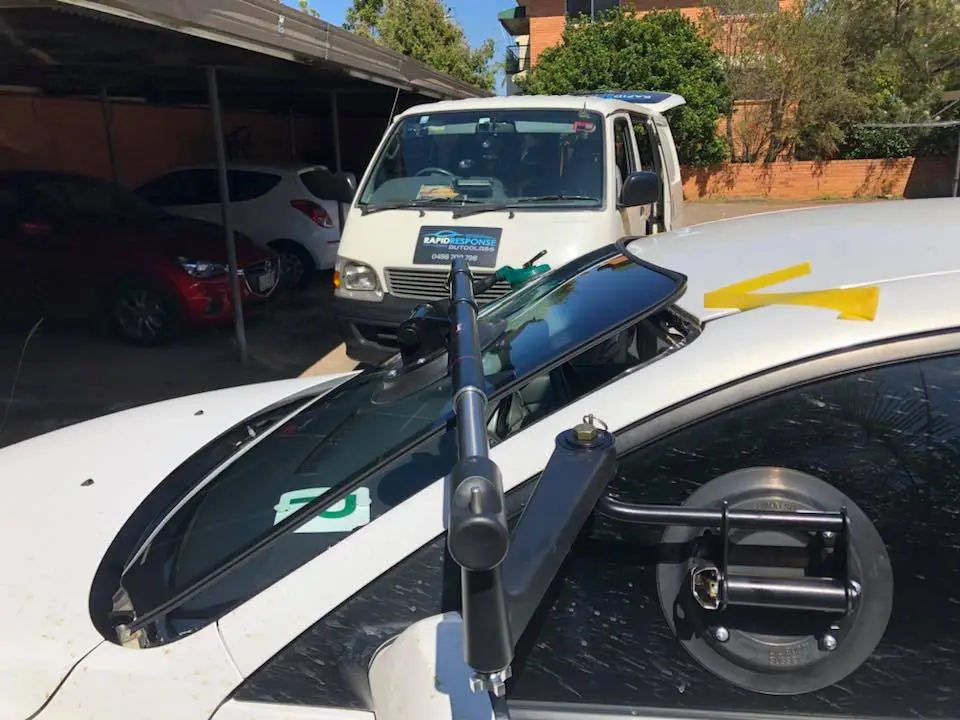 Windscreen replacement at a customer's home