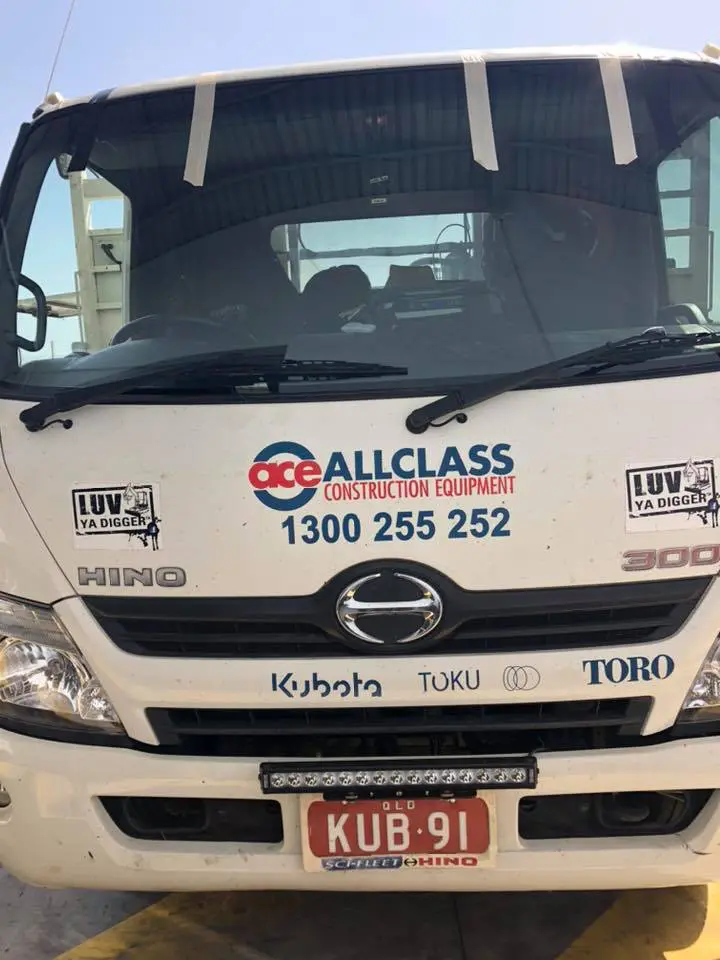 Construction vehicle windscreen replacement