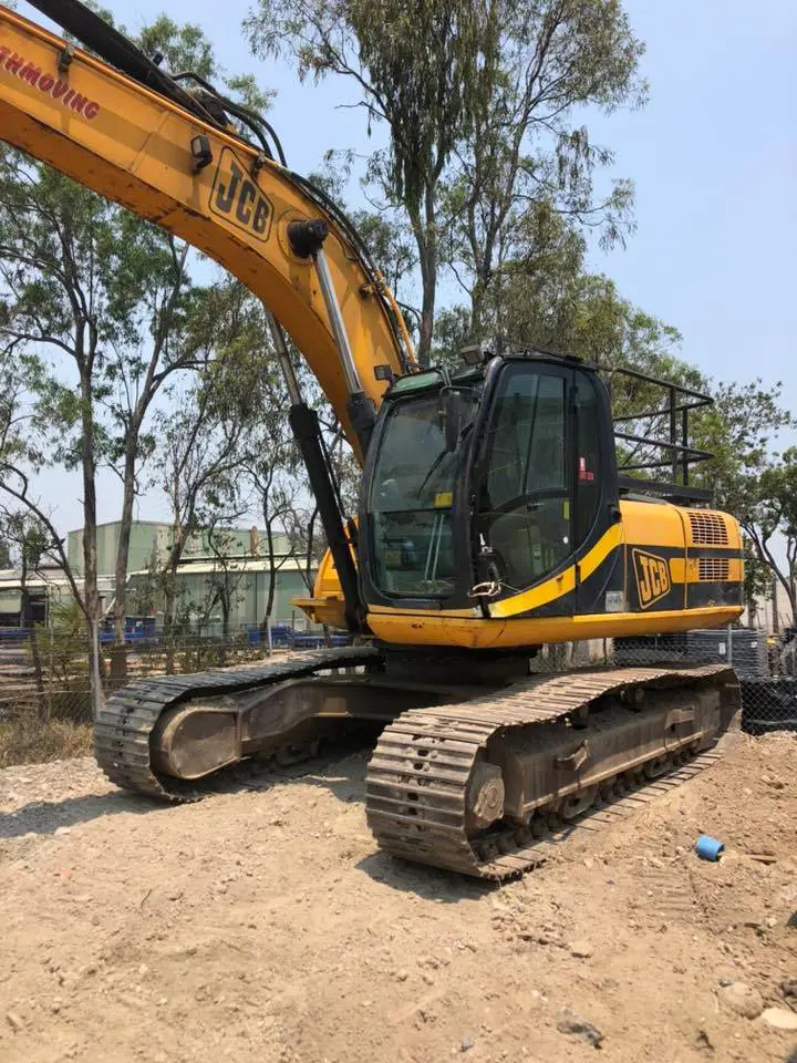 Excavator — cab glass replacement