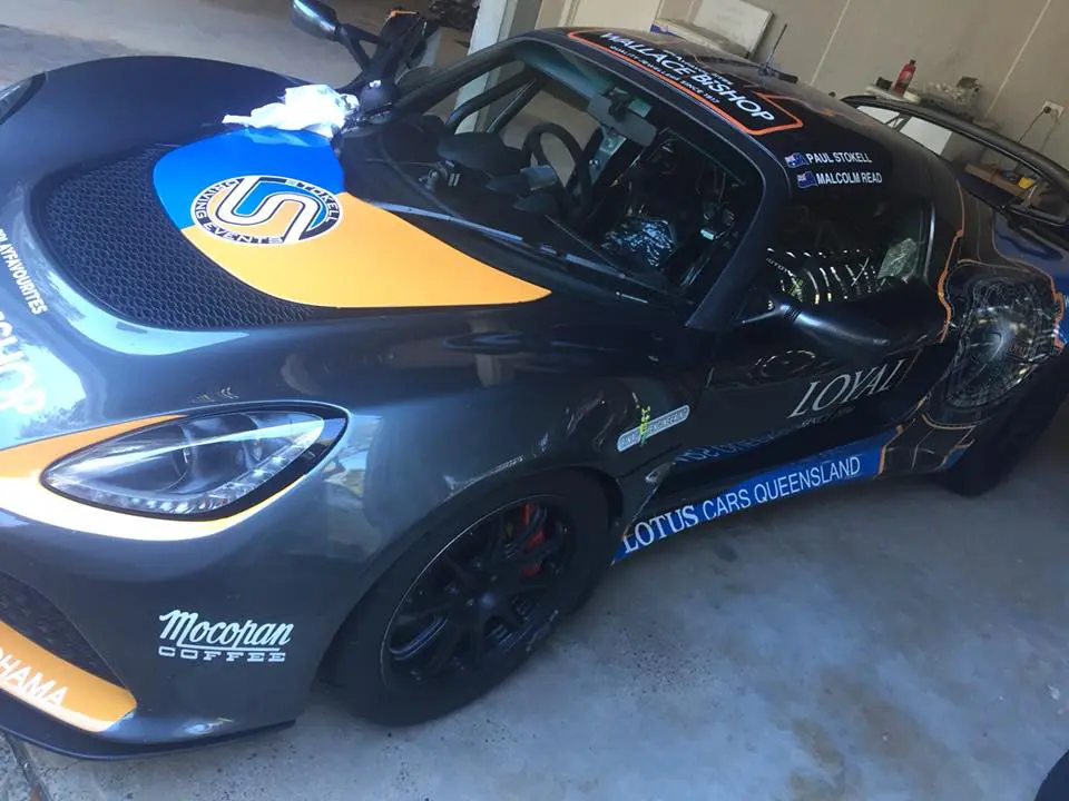 Windscreen replacement on a luxury car