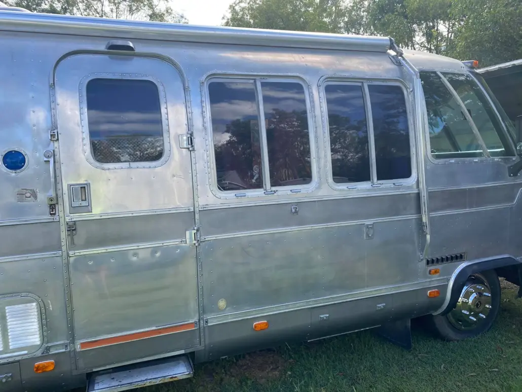 Unique motorhome windscreen replacement, Brisbane