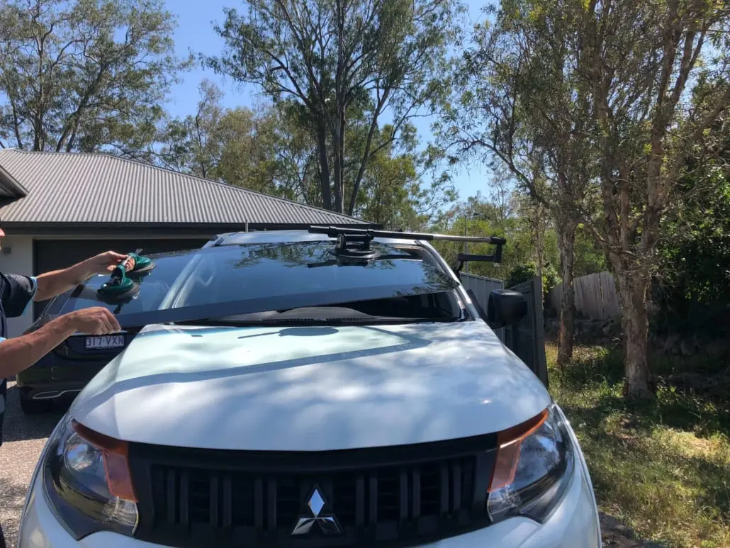 Mobile windscreen technician at work