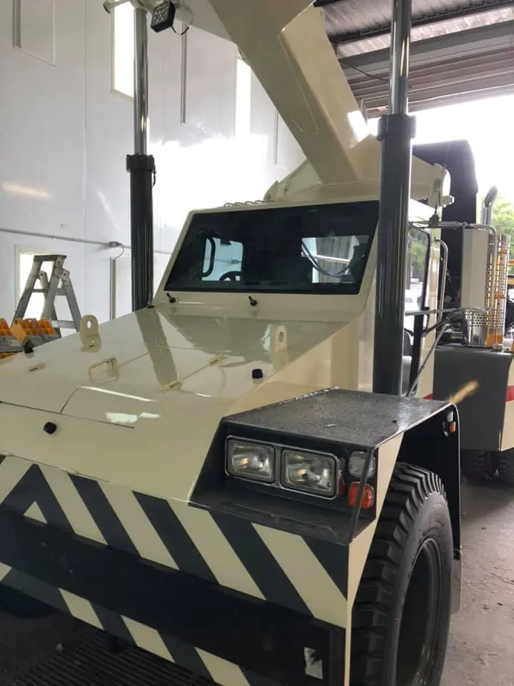 Mobile crane · Workshop
